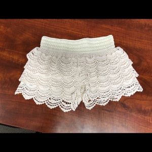 American Rag cream shorts size small